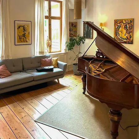 Townhouse With Private Courtyard In Frederiksberg بيت للعطل *