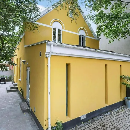 بيت للعطل Townhouse With Private Courtyard In Frederiksberg *