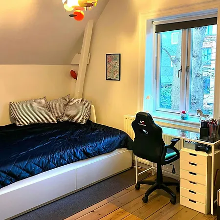 بيت للعطل Townhouse With Private Courtyard In Frederiksberg *