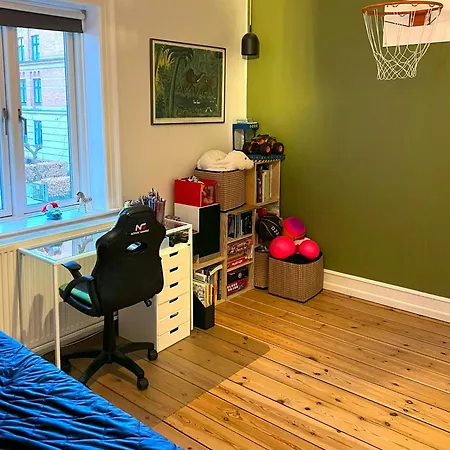 بيت للعطل Townhouse With Private Courtyard In Frederiksberg كوبنهاجن
