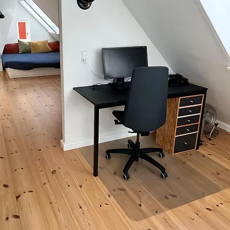 Townhouse With Private Courtyard In Frederiksberg *