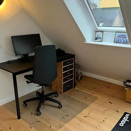 Townhouse With Private Courtyard In Frederiksberg بيت للعطل كوبنهاجن