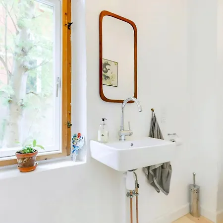 Townhouse With Private Courtyard In Frederiksberg بيت للعطل كوبنهاجن