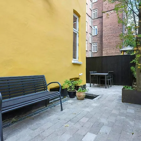 Townhouse With Private Courtyard In Frederiksberg *