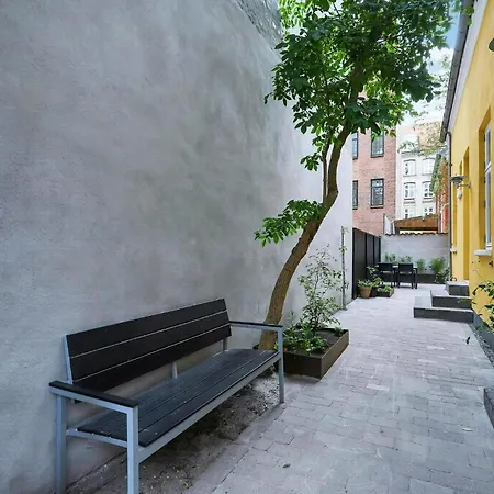 بيت للعطل Townhouse With Private Courtyard In Frederiksberg *