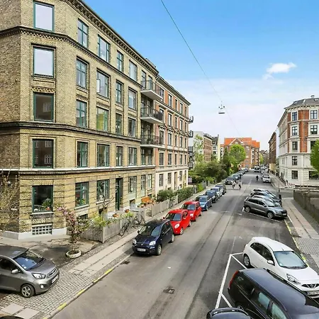 Townhouse With Private Courtyard In Frederiksberg Holiday home *